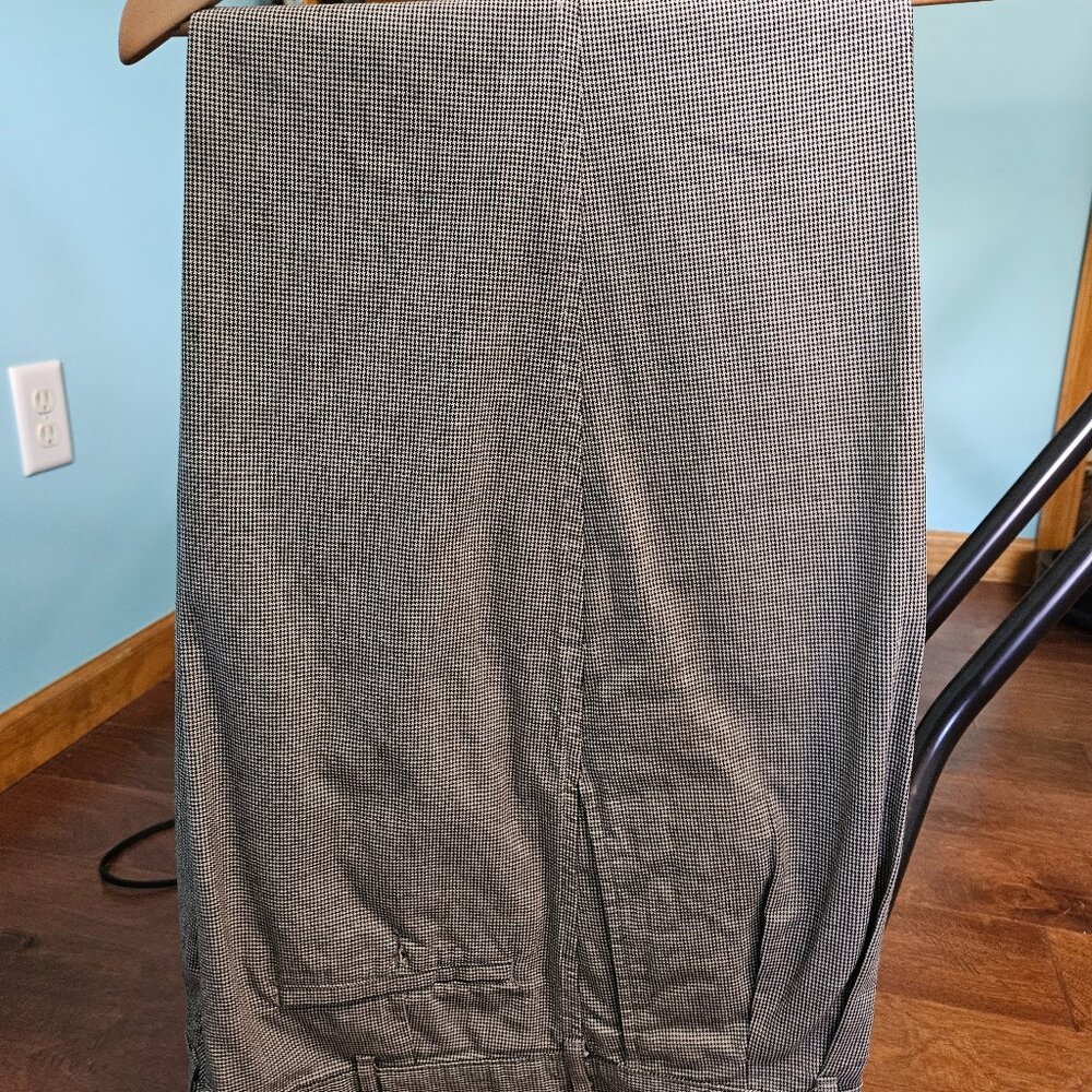 A pair of Lee trouser with  black line design.